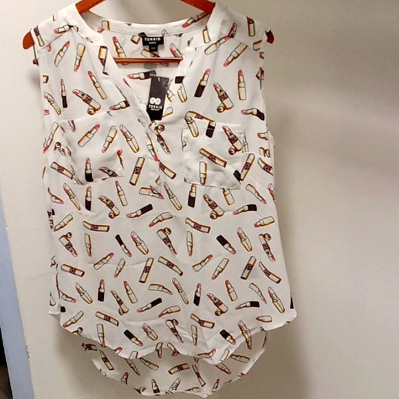 torrid Tops - Brand new Torrid Harper, lipstick Print